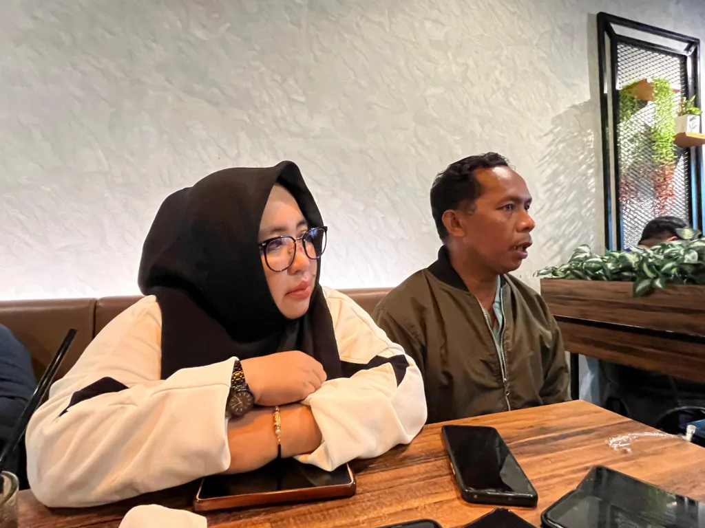 Ketua TRC PPA Kaltim, Rina Zainun (kiri) saat memberikan keterangan kasus pemerkosaan di Samarinda. (Foto: istimewa)