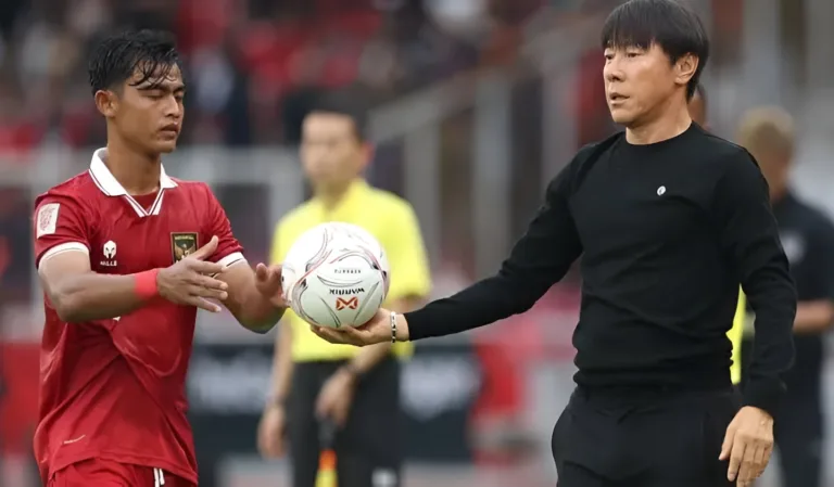 Pelatih Timnas Indonesia, Shin Tae-yong (kanan). (Istimewa)