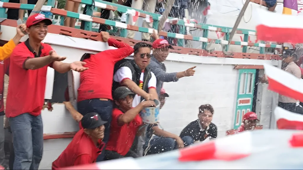 Foto : Wabup Rendi Solihin saat ikut memeriahkan Pesta Laut Pesisir (Istimewa)