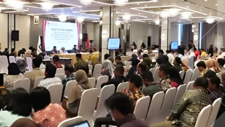 Suasana rapat pleno terbuka rekapitulasi hasil perhitungan perolehan suara di tingkat Provinsi Kaltim. (Istimewa)