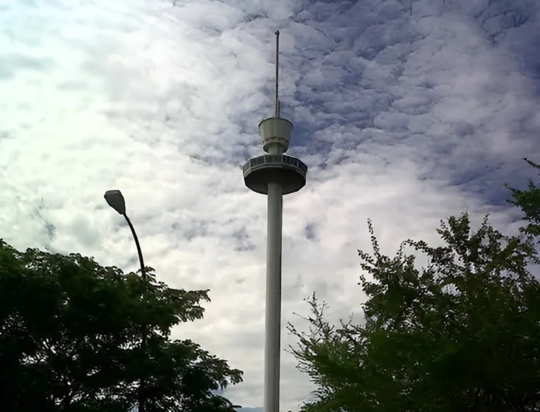 Foto: Wahana Sky Tower yang ada di Pulau Kumala (Istimewa)