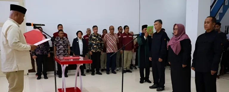 Foto: Bupati Kutai Kartanegara (Kukar) Edi Damamsyah melantik Dewan Pengawas (Dewas) Lembaga Penyiaran Publik Lokal (LPPL) Radio Pemerintah Kabupaten (RPK) Kukar Periode 2024-2029.