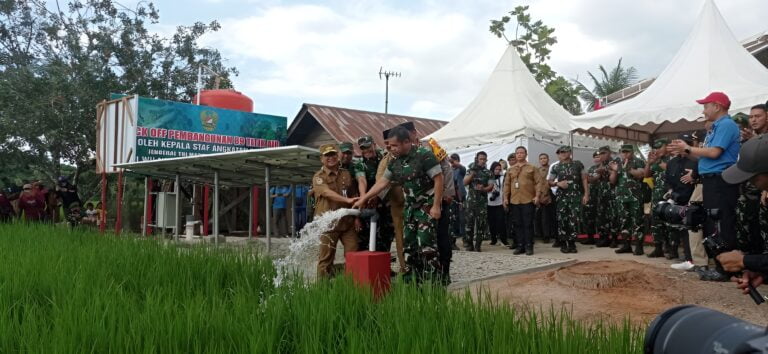 Foto: Sumur bor di Desa Sumber Sari, Kecamatan Loa Kulu yang belum lama diresmikan oleh Kepala Staf Angkatan Darat (KSAD) Jenderal TNI Maruli Simanjuntak, sekarang sudah dimanfaatkan.