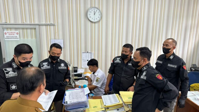 Tim Penyidik Bidang Tindak Pidana Khusus Kejati Kaltim melakukan penggeledahan dan penyitaan di RSUD Abdul Wahab Sjahranie (AWS) Kota Samarinda, Selasa (7/5/2024).