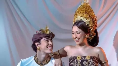 Yitta Dali Wassink, suami tercinta dari aktris Jennifer Coppen, telah meninggal dunia pada Kamis, 18 Juli 2024.