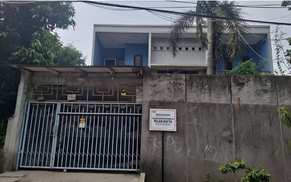 Salah satu rumah yang digeledah KPK. Penyitaan terkait dugaan suap proyek Balai Teknik Perkeretaapian Kelas 1 Jawa Bagian Tengah Direktorat Jenderal Perkeretaapian Kementerian Perhubungan. (Foto: Humas KPK).