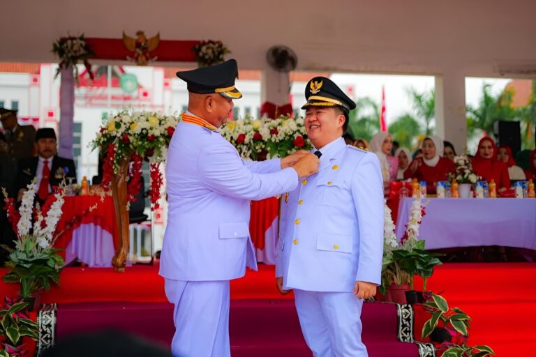 Foto: Bupati Kukar Edi Damansyah dan Wakil Bupati Kukar Rendi Solihin Memperingati HUT RI ke-79. (Istimewa)