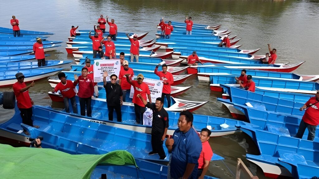 Foto: Nelayan dapat bantuan dari Program Kukar Idaman. (Istimewa)