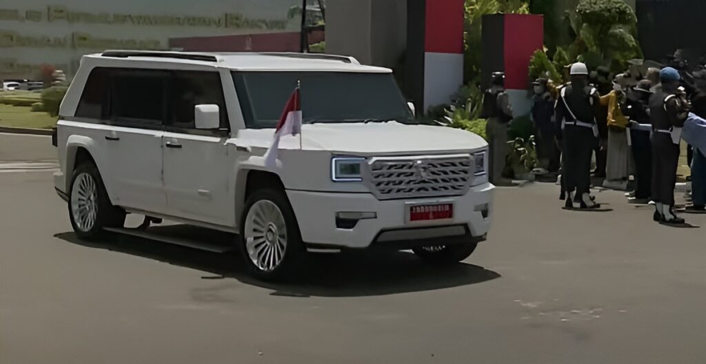Foto: Mobil buatan PT Pindad, MV3 Garuda Limousine.