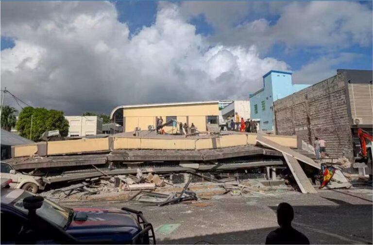 Foto: Gempa dahsyat berkekuatan magnitudo 7,4 mengguncang wilayah Vanuatu pada Selasa (17/12/2024) pukul 12.51 waktu setempat, menciptakan kepanikan di tengah warga.