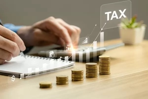 Caption: Hari-hari terakhir tahun ini adalah waktu yang tepat untuk mempertimbangkan strategi keuangan yang dapat mengurangi beban pajak Anda dan meningkatkan pengembalian pajak di tahun 2025.